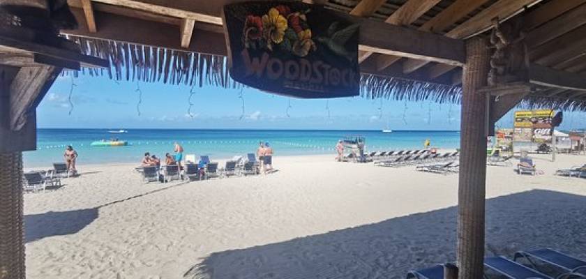 Woodstock Negril | Moon Jamaica